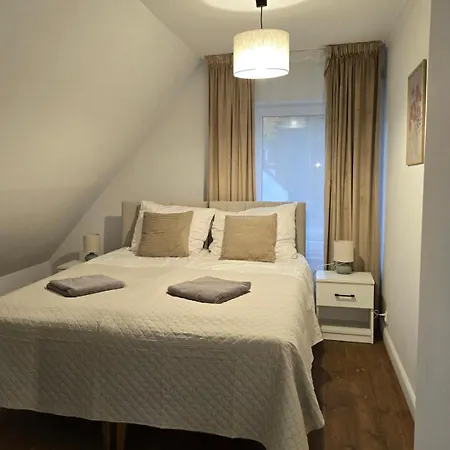 Dom Nad Jeziorem Z Jacuzzi Feriehus Mrągowo