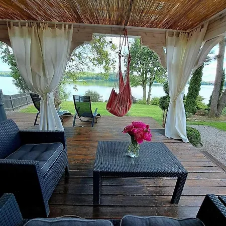 Dom Nad Jeziorem Z Jacuzzi Feriehus